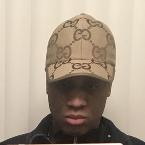 Meet your Posher, Dennis